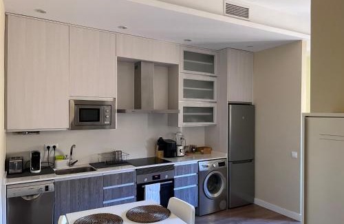 Palacio Apartamento | Apartment in monumental square Madrid Center