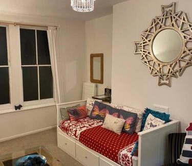 Old Town Hastings Apartamento | Apartment in Old Town near the beach