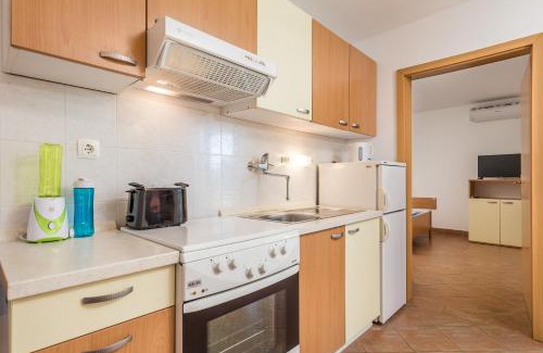 Nerezine Apartamento | Apartment in pinewood near the sea