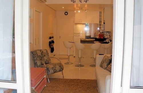 Enseada Condominio | Apartamento en condominio de estilo polinesio frente al mar - 1 suite
