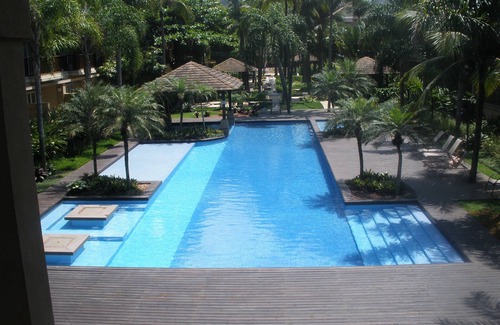 Enseada Condominio | Apartamento en condominio de estilo polinesio frente al mar - 1 suite