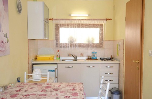 Valdebek Apartamento | Apartment in Pula,two person near the sea and city center,WIFI,air conditioning,BBQ