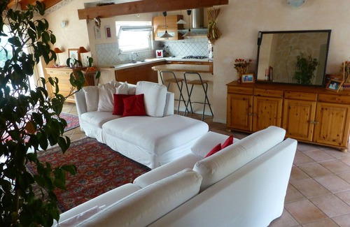Salo Apartamento | Apartamento en Villa, A / C, jardín, balcón con fantásticas vistas al lago.