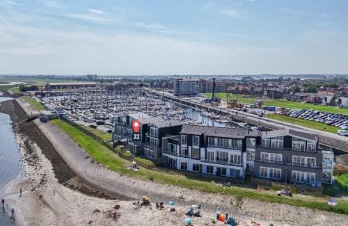 Sint-Annaland Apartamento | Apartment in Sint-Annaland with Water Views