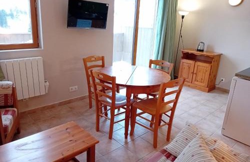 Termignon Apartamento | Apartment in Termignon with Ski-In Ski-Out