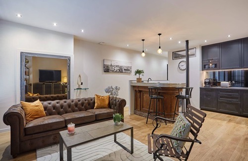 Quartier du Faubourg-Montmartre Apartamento | Apartment in the Center of Paris by Studioprestige