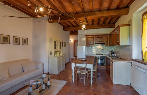 Laterina Apartamento | Apartment in the countryside of Arezzo with proven terrace, pool and on-site bar/restaurant
