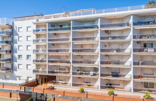 Torredembarra Apartamento | Apartamento en Torredembarra: 2 hab, aire acondicionado, WiFi, aparcamiento, frente al mar