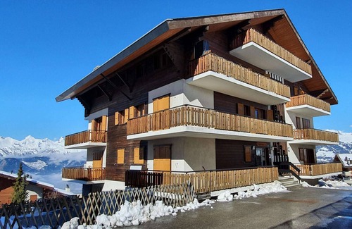 Nendaz Apartamento | Apartment in Veysonnaz with Stunning Views