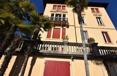 Vignone Apartamento | Apartment in Vignone Villa Setting