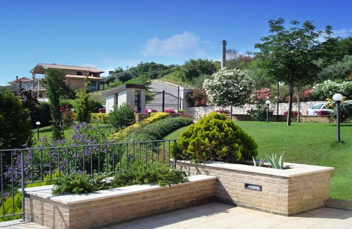 Tortoreto Apartamento | Apartamento en Villa vista al mar: jardín, muy fresco, protegido.