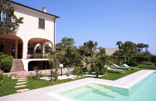 Grottasanta Apartamento | Apartment in Villa with garden Light Blue