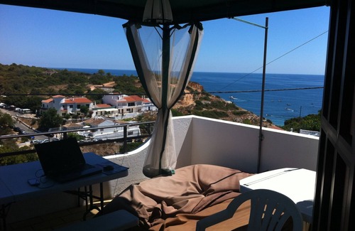 Benagil Apartamento | Apartamento en villa, con vista al mar a 100 mt. de la playa de Benagil