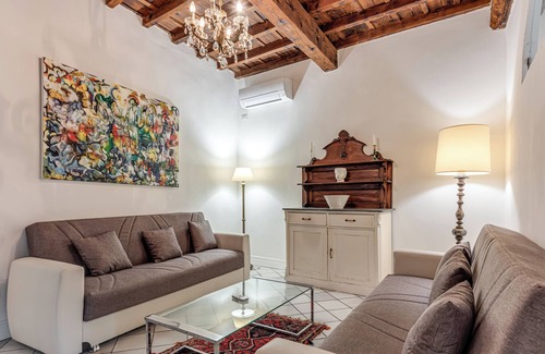 Santissima Annunziata Apartamento | Apartment 'Irene and Elena House - Florence' with Wi-Fi and Air Conditioning