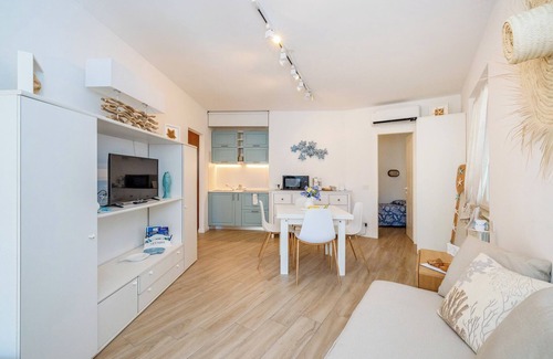 Finale Ligure Apartamento | Apartamento "Isabel Beach and Bike" con jardín privado y Wi-Fi