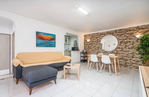 Vale de Centianes Apartamento | Apartamento 'Isabel' con vistas a la montaña, terraza privada y Wi-Fi