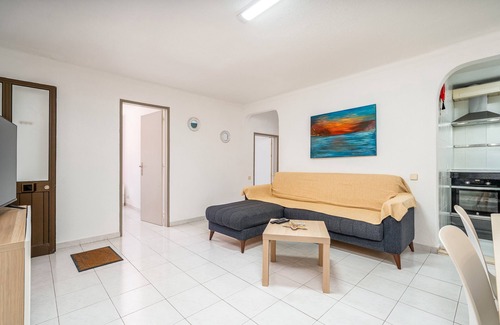 Vale de Centianes Apartamento | Apartamento 'Isabel' con vistas a la montaña, terraza privada y Wi-Fi
