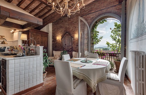 San Donato in Poggio Apartamento | Apartamento "Pent House Duplex" con balcón, Wi-Fi y aire acondicionado