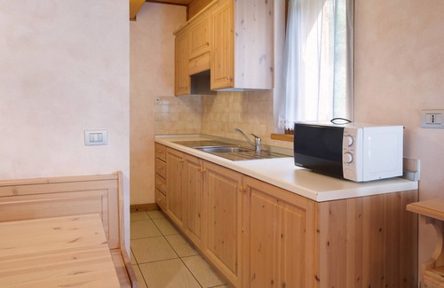 Chiesa in Valmalenco Apartamento | Apartment 'Casa Vacanza La Rocca Bilocale' with Mountain View, Balcony & Wi-Fi