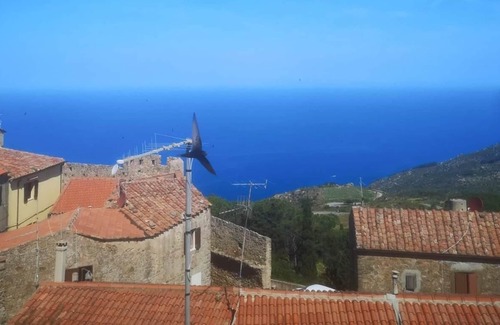Isola del Giglio Apartamento | Apartment in the intimate Castello village with sunset sea view