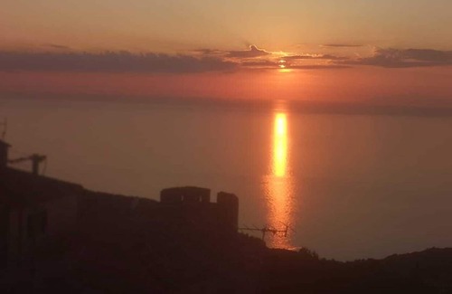 Isola del Giglio Apartamento | Apartment in the intimate Castello village with sunset sea view