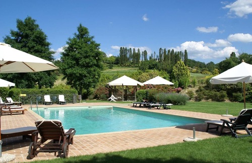 Montone Apartamento | Apartamento en Montone con piscina y jardín