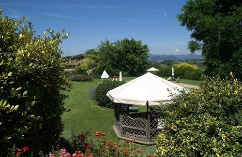Montone Apartamento | Apartamento en Montone con piscina y jardín
