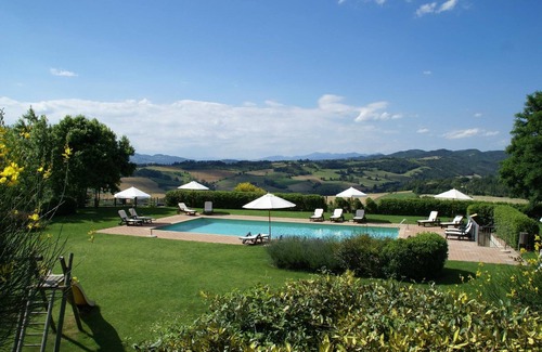 Montone Apartamento | Apartamento en Montone con piscina y jardín