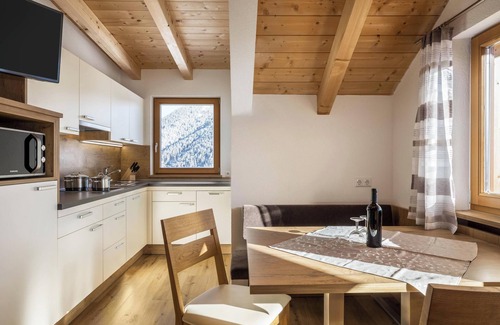 San Martino in Badia Apartamento | Apartamento 'Ciasa Funtanies Sas Dla Crusc' con vistas a la montaña, jardín compartido y Wi-Fi