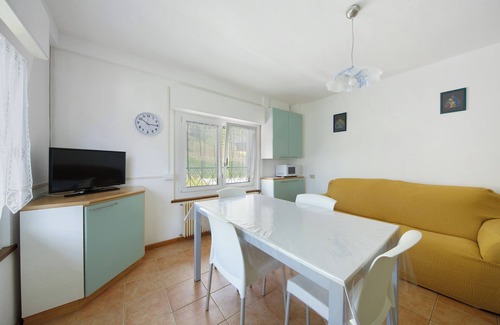 San Pietro di Cadore Apartamento | Apartamento 'Arancio' con vistas a la montaña, terraza privada y Wi-Fi