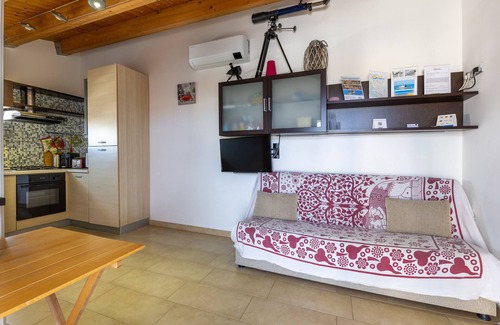 Punta Secca Apartamento | Apartamento 'Appartamento Sole' con vistas al mar, Wi-Fi y aire acondicionado