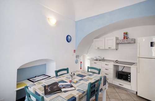 Santo Stefano al Mare Apartamento | Apartamento 'Iris' con terraza compartida y aire acondicionado