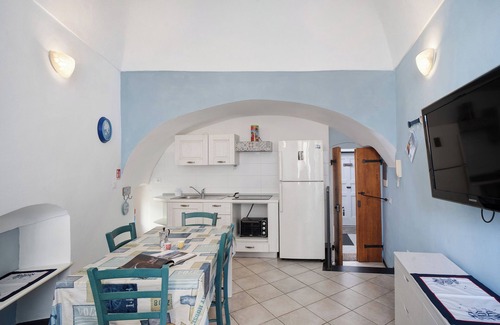 Santo Stefano al Mare Apartamento | Apartamento 'Iris' con terraza compartida y aire acondicionado