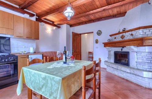 Kanfanar Apartamento | Apartment Ivan & Tina-2 by Interhome