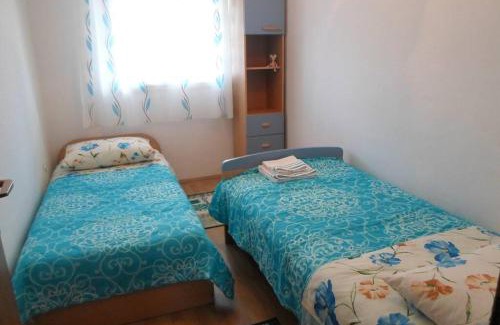 Kastel Stari Apartamento | Apartment Ivana with pool and parking