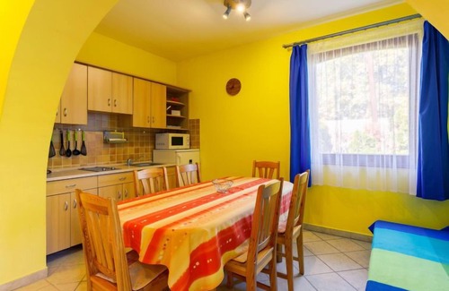 Balatonszarszo Apartamento | Apartamento Jókai by Interhome