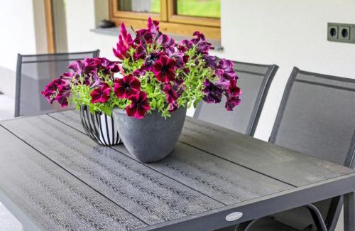 Leogang Apartamento | Apartment Jagerstüberl-60qm EG mit gr Terrasse by Interhome