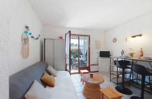 Les Mathes Apartamento | Apartment Jardins de la Palmyre 2-1 by Interhome