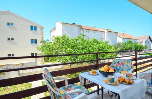 Vodice Apartamento | Apartment Josipa by Interhome