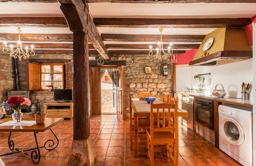 Villacarriedo Apartamento | Apartamento 'Juntana 1' con vistas a la montaña, terraza compartida y Wi-Fi