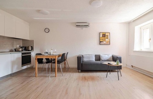 Quartino Apartamento | Apartment just minutes from the lake.
