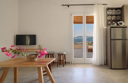 Kimolos Apartamento | Apartamento 'Kalamitsi View 2' con terraza privada, Wi-Fi y aire acondicionado