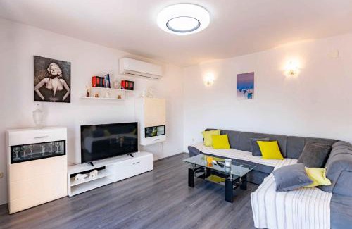 Suha Punta Apartamento | Apartment Kampor 1