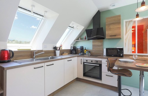 Trevou-Treguignec Apartamento | Apartamento 'Kerli Cosy' con vistas al mar, jardín privado y Wi-Fi