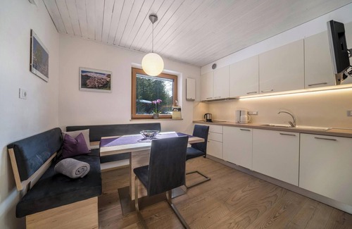 Avelengo Apartamento | Apartamento "Kesselberg" cerca de la estación de esquí con vistas al bosque y jardín compartido