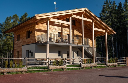 Avelengo Apartamento | Apartamento "Kesselberg" cerca de la estación de esquí con vistas al bosque y jardín compartido