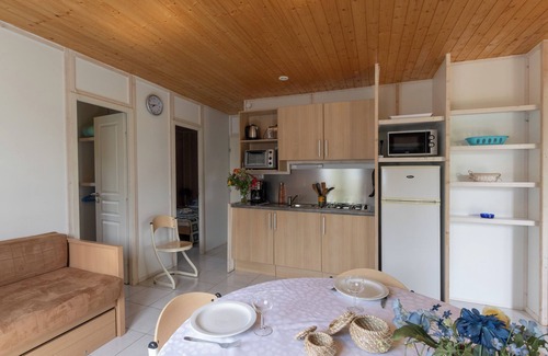 Gravieres Casa | Apartamento 'Kevin- Mas Lachamp' con vistas a la montaña, piscina compartida y aire acondicionado.