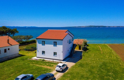 Privlaka Apartamento | Apartment KICO first row to the SEA!