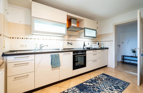 Wolfach Apartamento | Apartamento 'Kinzigtalblick' con vistas a la montaña, terraza privada y Wi-Fi