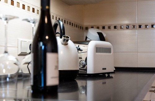 Wolfach Apartamento | Apartamento 'Kinzigtalblick' con vistas a la montaña, terraza privada y Wi-Fi